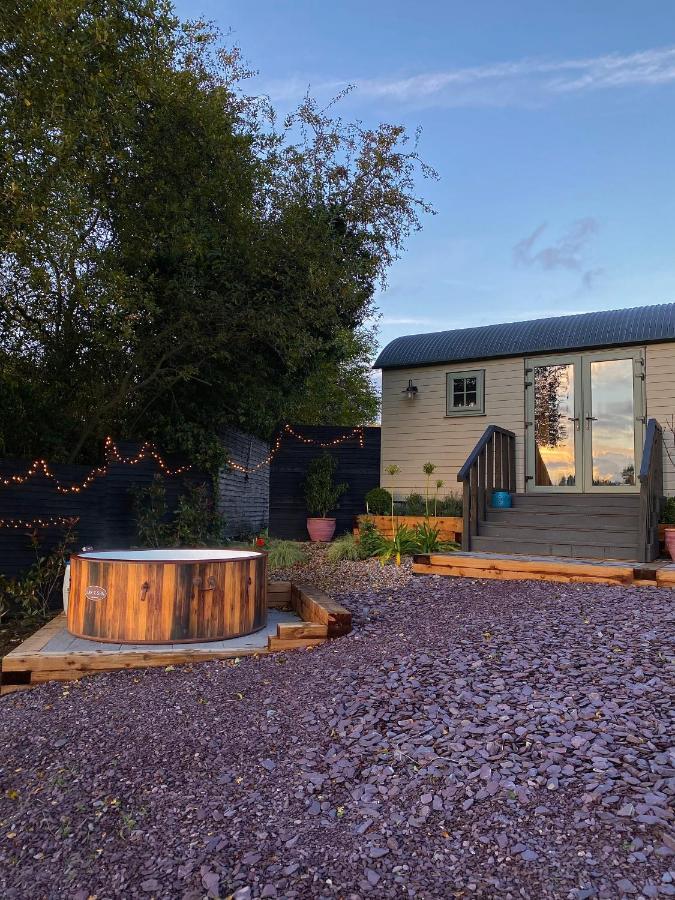 Bailey'S Hideaway Villa Portadown Exterior photo